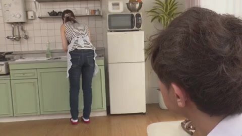 ～突き出たお尻に我慢できなくて。。。～古瀬玲